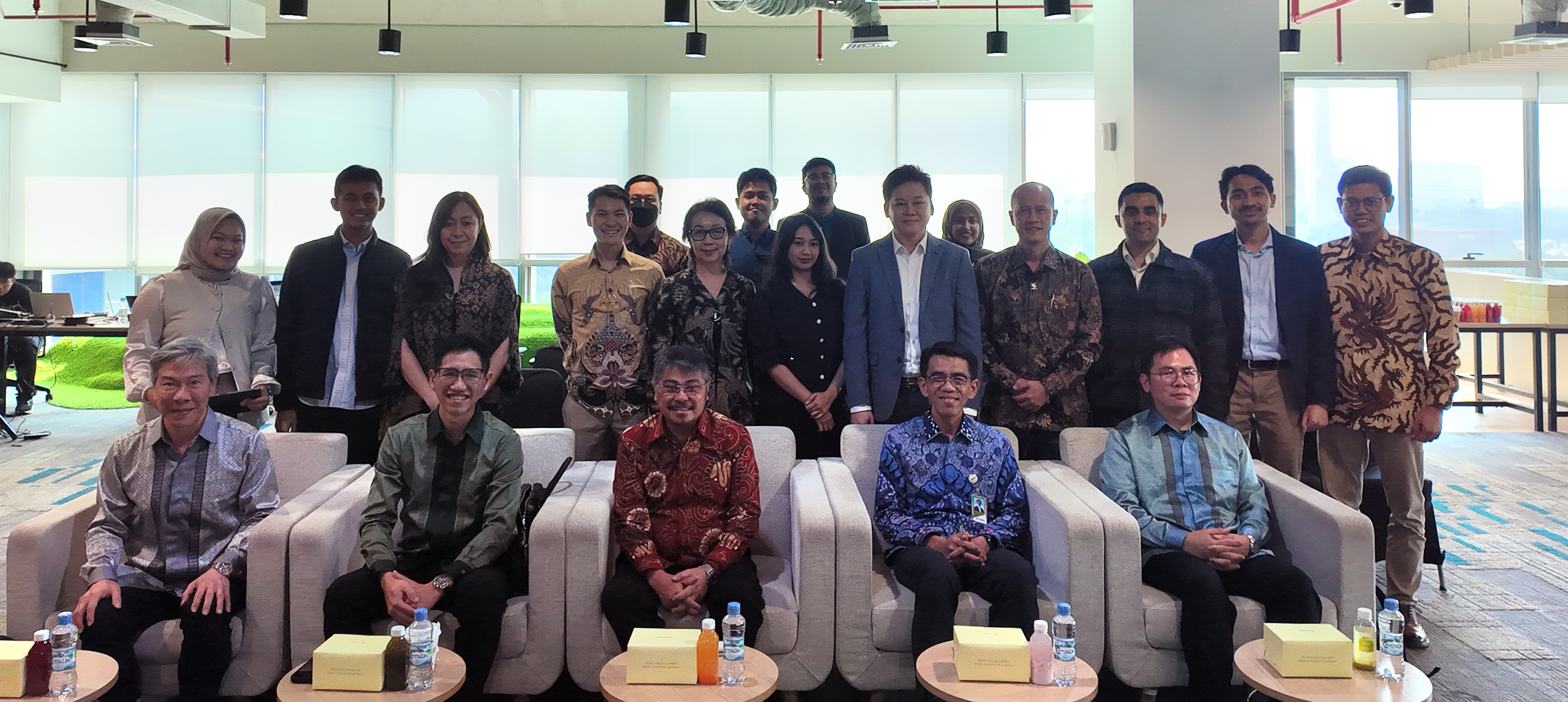 The MOU signing with partners and stakeholders from Enterprise Singapore, Breakthrough Energy, In Group Holdings, and Black and Veatch
